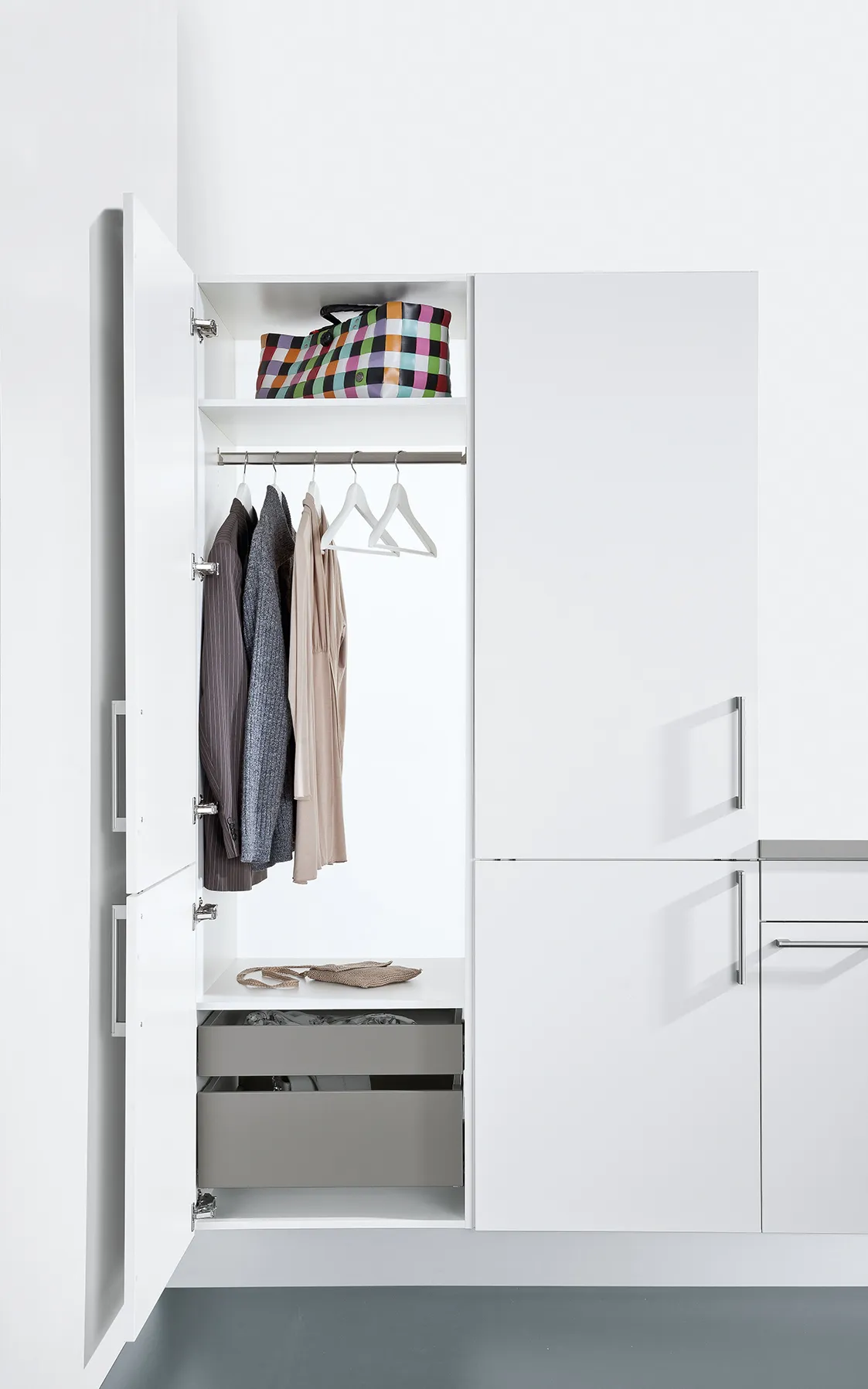 NOV-K090_HWR_HS_Garderobe.webp