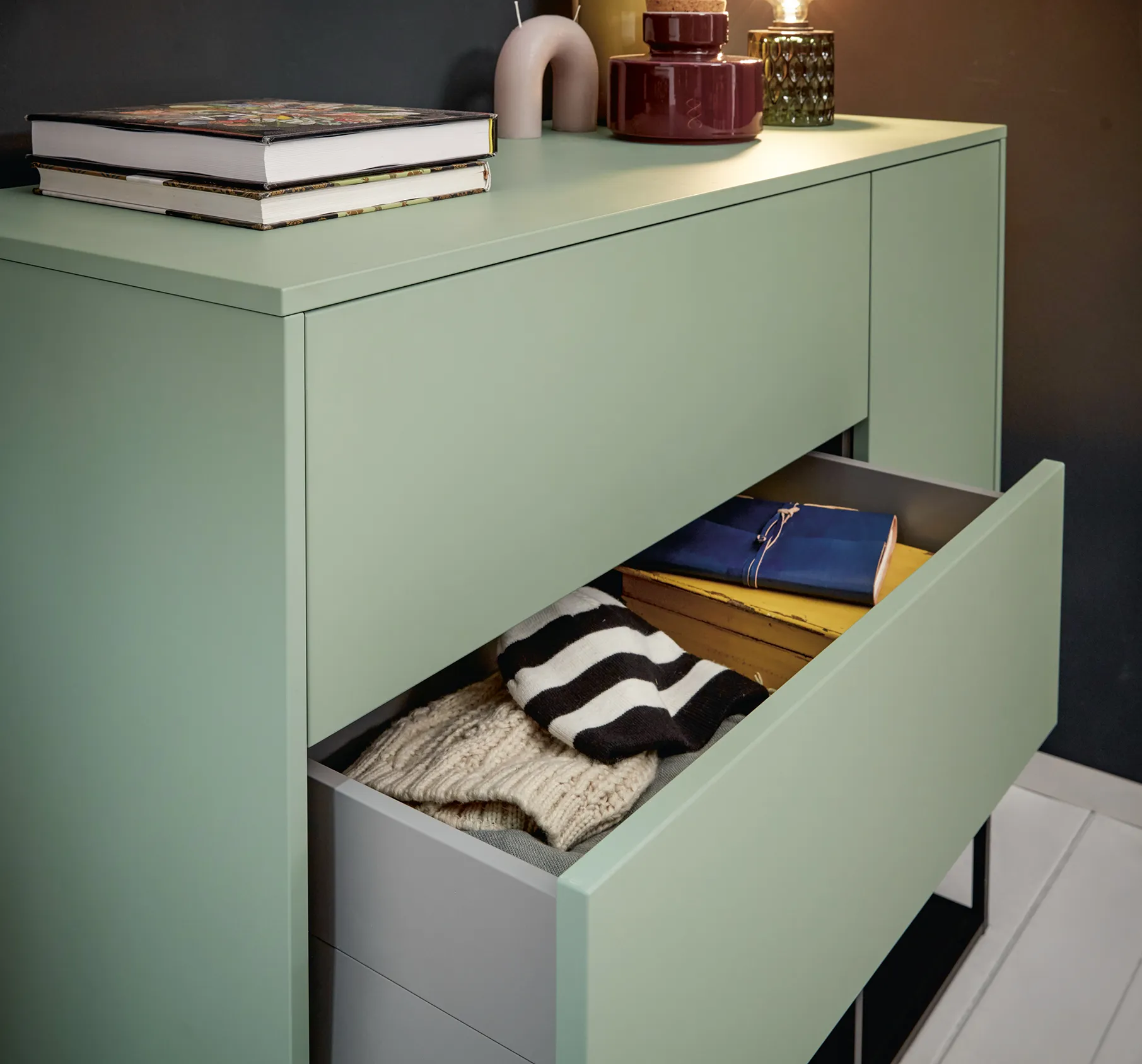 AVO-L767U_SIE-L462M_Sideboard-2_2022.webp